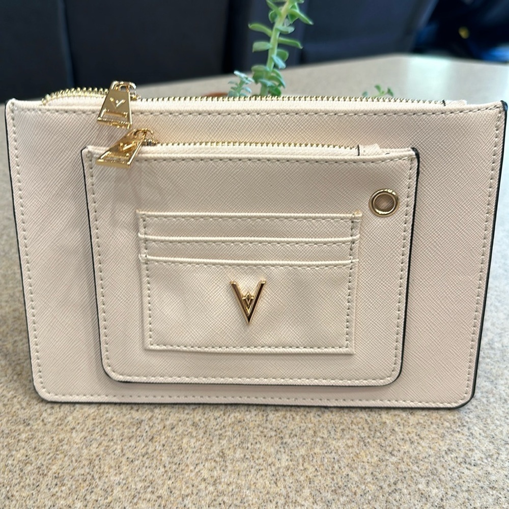 NWOT Vanessa Williams Lush zip Pouch